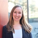 Portrait der Mitarbeiterin der Führungs-Akademie Christina Fries