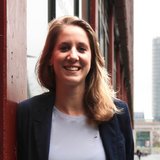 Portrait der Mitarbeiterin der Führungs-Akademie Linda Kübel